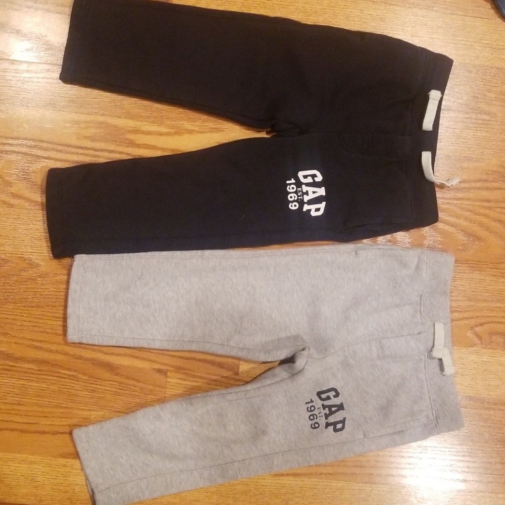 2 pairs 3t Gap sweats